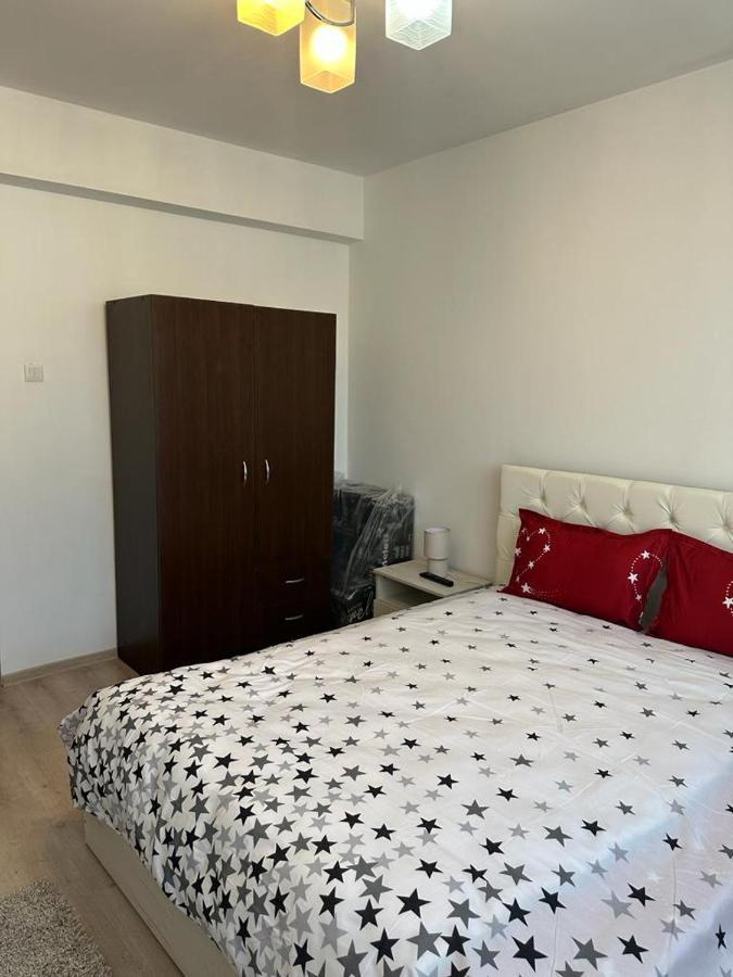 Velovan Apartment Craiova Ngoại thất bức ảnh